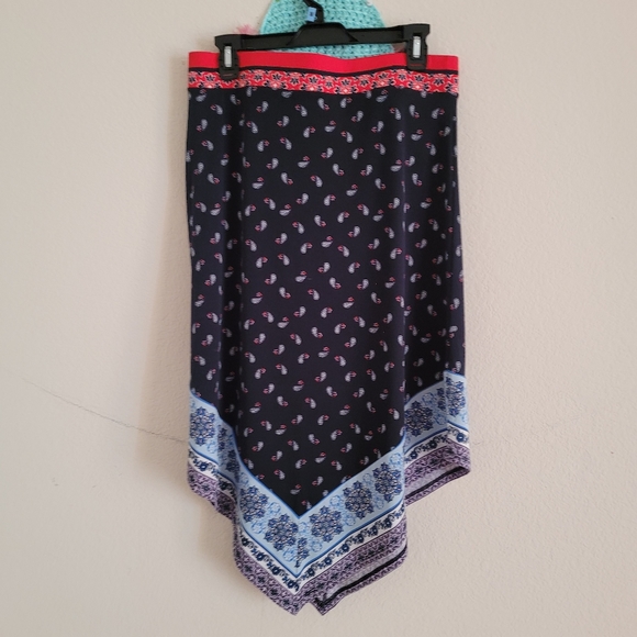 A dark navy blue skirt very soft struchi fabric type quality. Size MM. - Picture 3 of 5